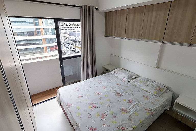 Stúdio em frente ao shopping Estação