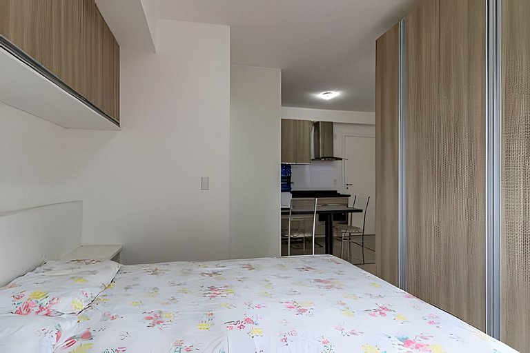 Stúdio em frente ao shopping Estação