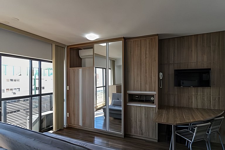 Stúdio 6 em frente ao shopping Estação