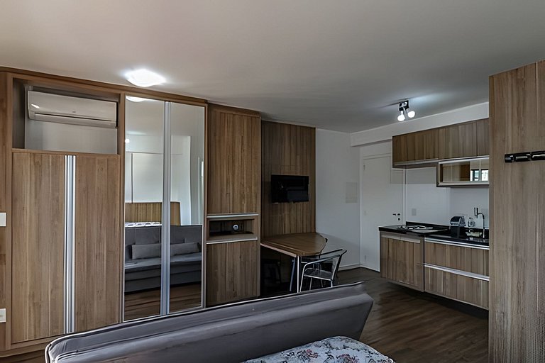 Stúdio 6 em frente ao shopping Estação