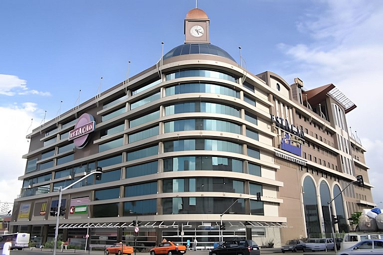 Stúdio 9 em frente ao shopping Estação