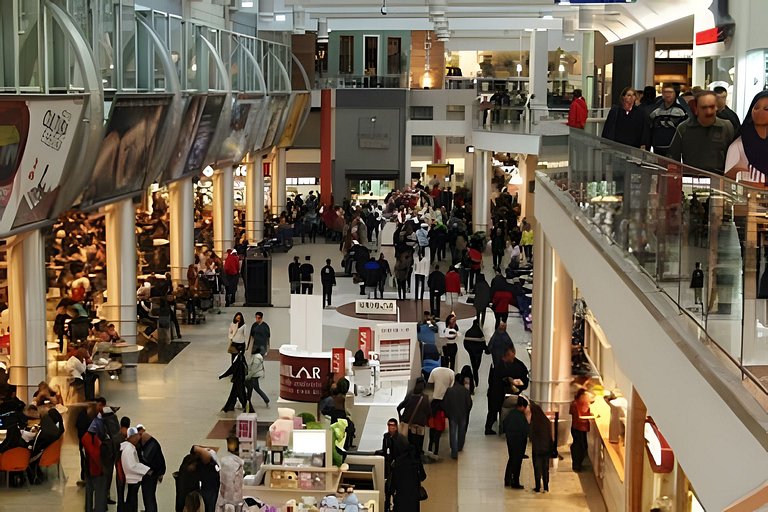 Stúdio 10 em frente ao shopping Estação