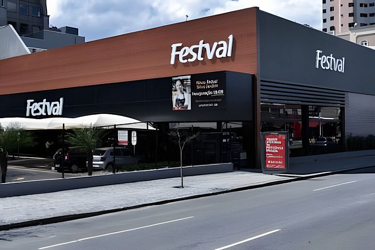 Studio 15 em frente ao shopping
